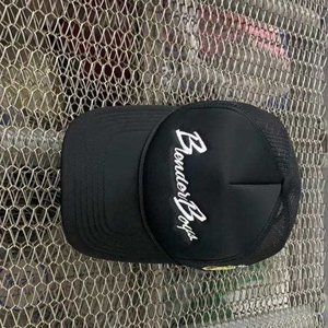 CUSTOMBLACK TRUCKER HAT